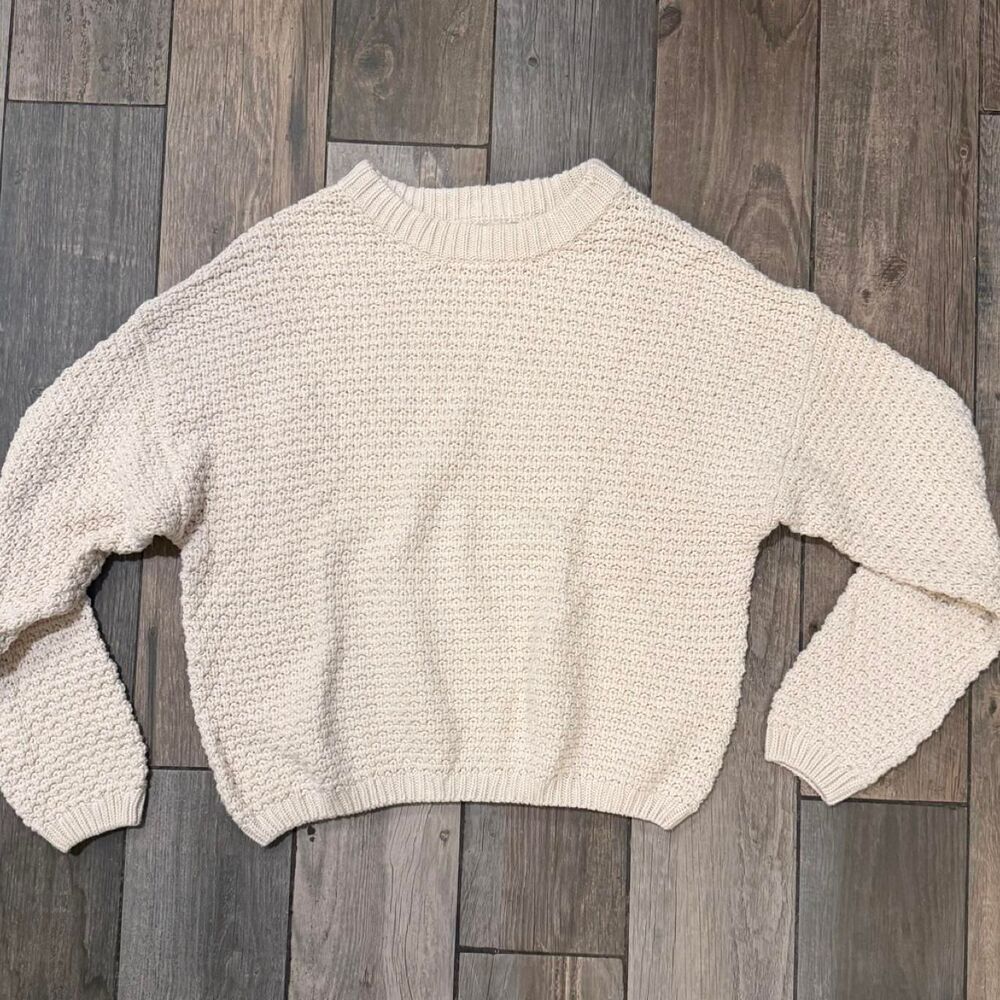 Universal-thread Women's Cream sweater